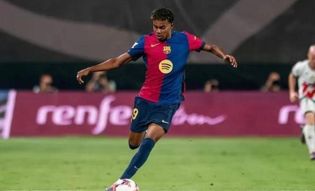 心系老东家，小罗社媒晒照祝贺弗拉门戈巴甲夺冠