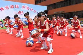 坏消息，勇士队的库里因背部受伤被排除在对阵雄鹿队的比赛之外